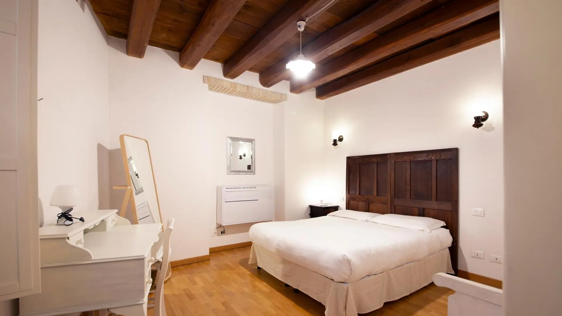 Apartment Suite Martini Al Castello Italy