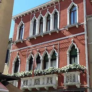 grand-palace-apartment.hotelslidodijesolo.com/
